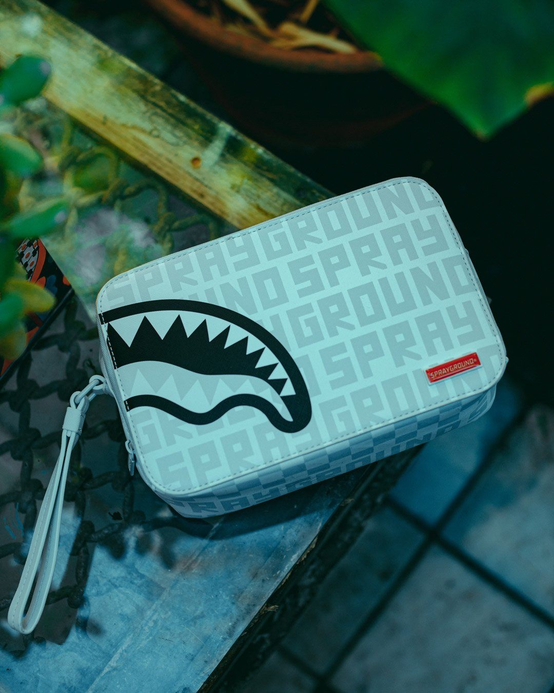 SPLIT THE CHECK (PEARL) TOILETRY BAG - Image 12