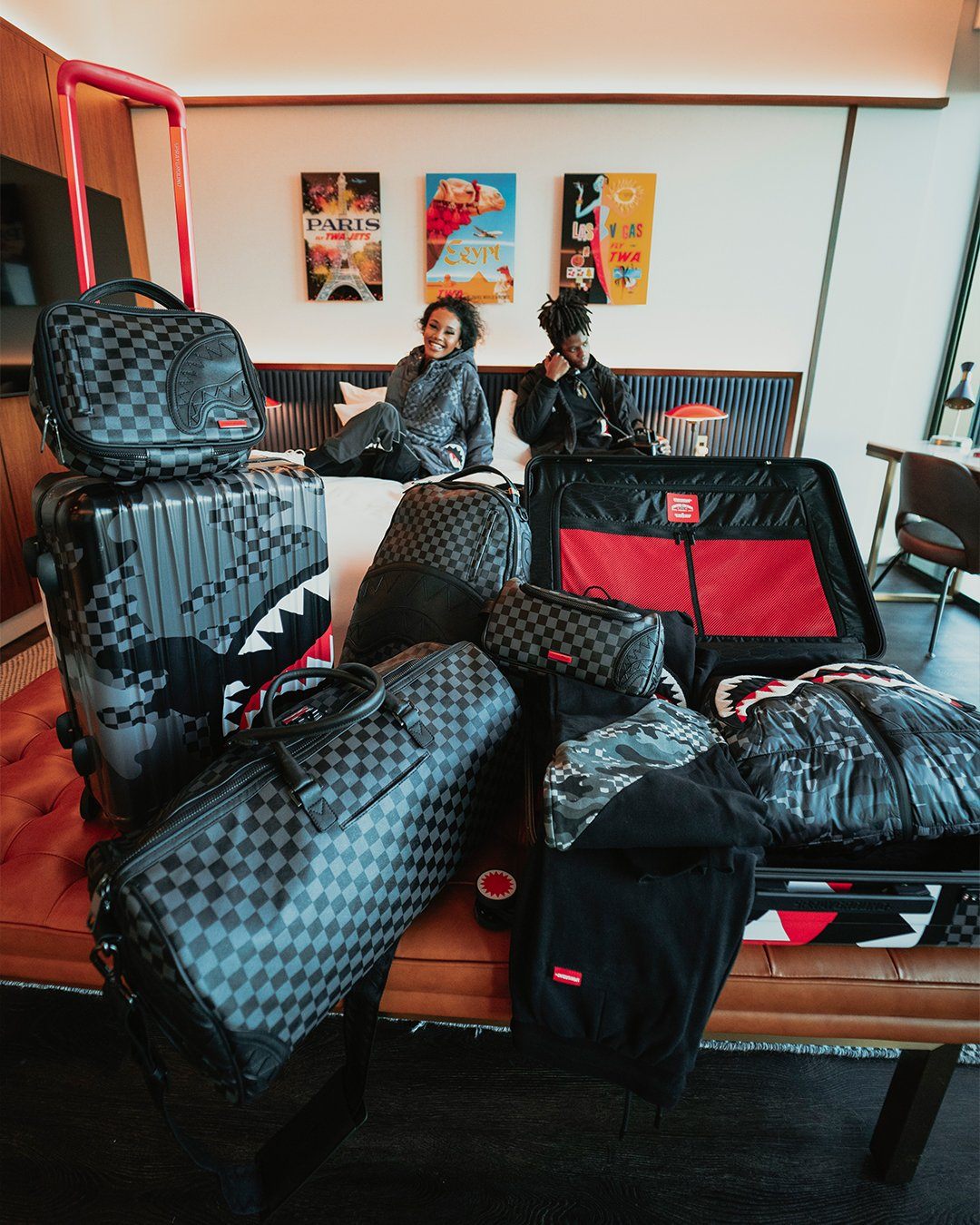 3AM SHARKNAUTICS 2 PC LUGGAGE SET - Image 4