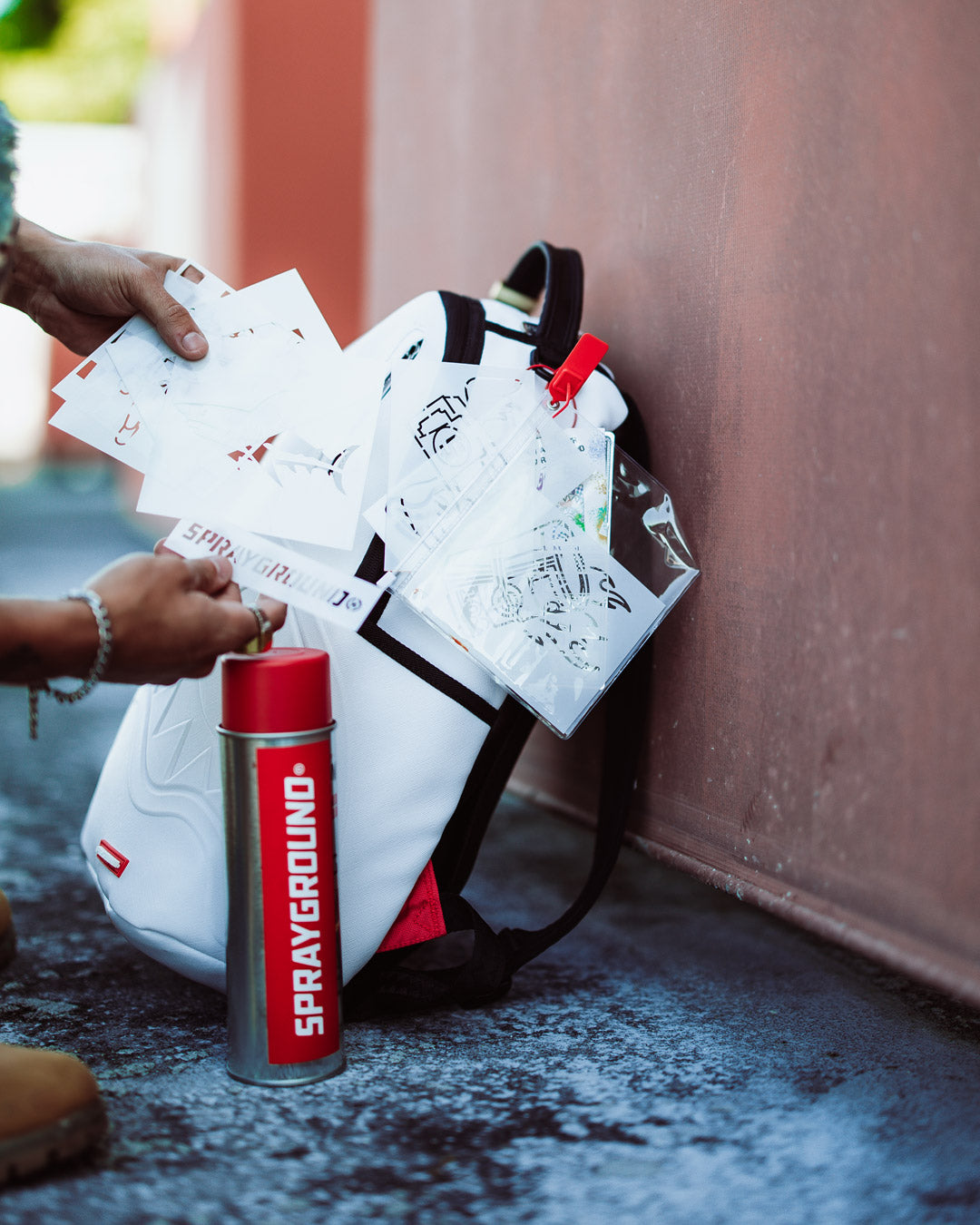 GRAFFITI ARTIST ?C DESIGN YOUR OWN BACKPACK ?C 9 STENCILS INCLUDED - Image 5